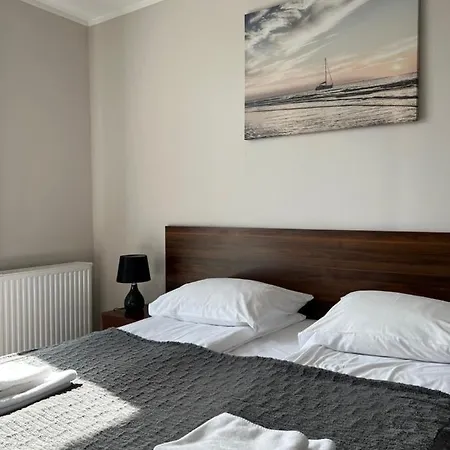 לינה וארוחת בוקר W Porcie 3*